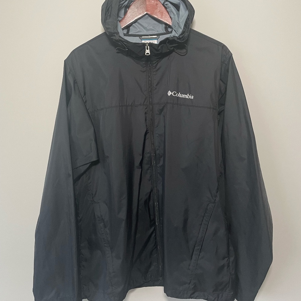Columbia Lightweight Black Rain Shell Size Medium (M)